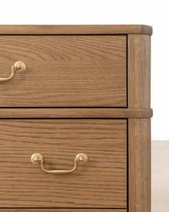 Alessandra Dresser