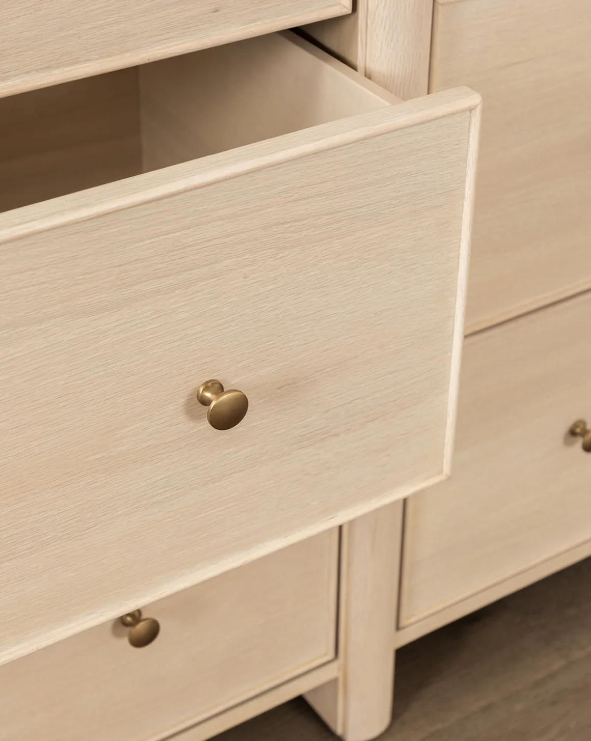 Tellerbeck Dresser